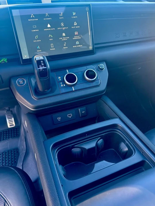 2024 Land Rover Defender V8 - Image 17 of 19