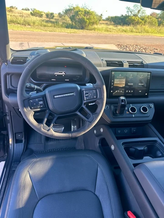 2024 Land Rover Defender V8 - Image 15 of 19