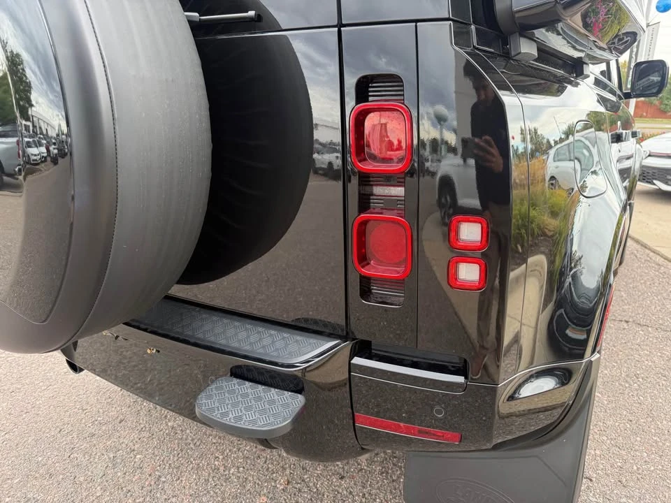 2024 Land Rover Defender L663 - Image 13 of 18