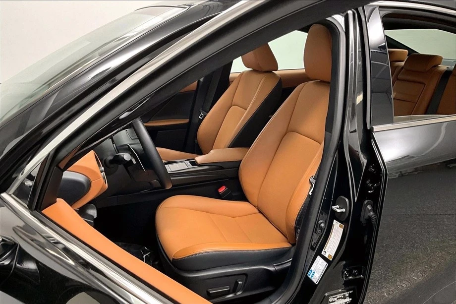 2024 Lexus IS 3rd Gen - Image 9 of 17