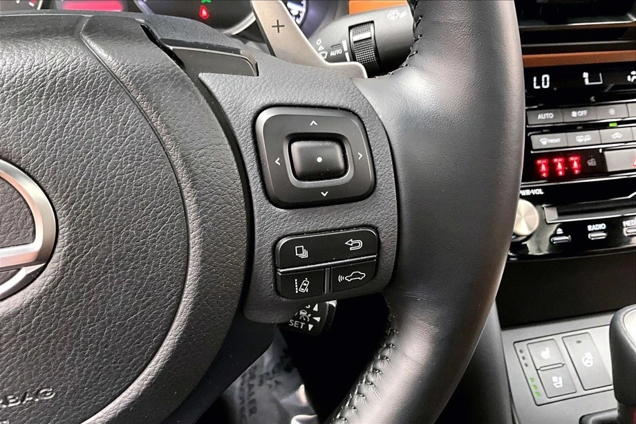 2024 Lexus IS 3rd Gen - Image 16 of 17