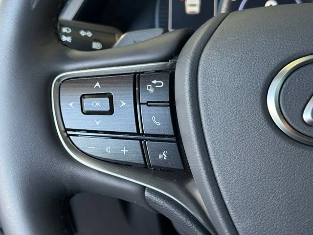 2024 Lexus ES 7th Gen - Image 24 of 31