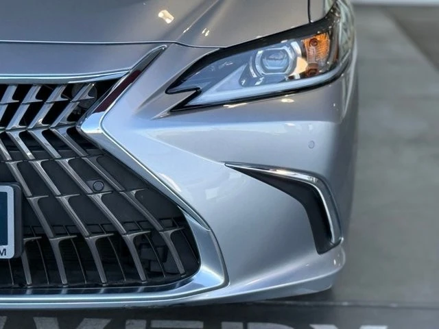 2024 Lexus ES 7th Gen - Image 5 of 31