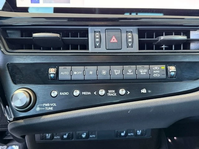 2024 Lexus ES 7th Gen - Image 29 of 31