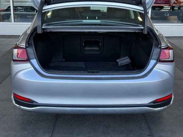 2024 Lexus ES 7th Gen - Image 14 of 31