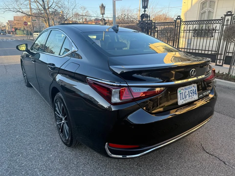 2024 Lexus ES 7th Gen - Image 8 of 20