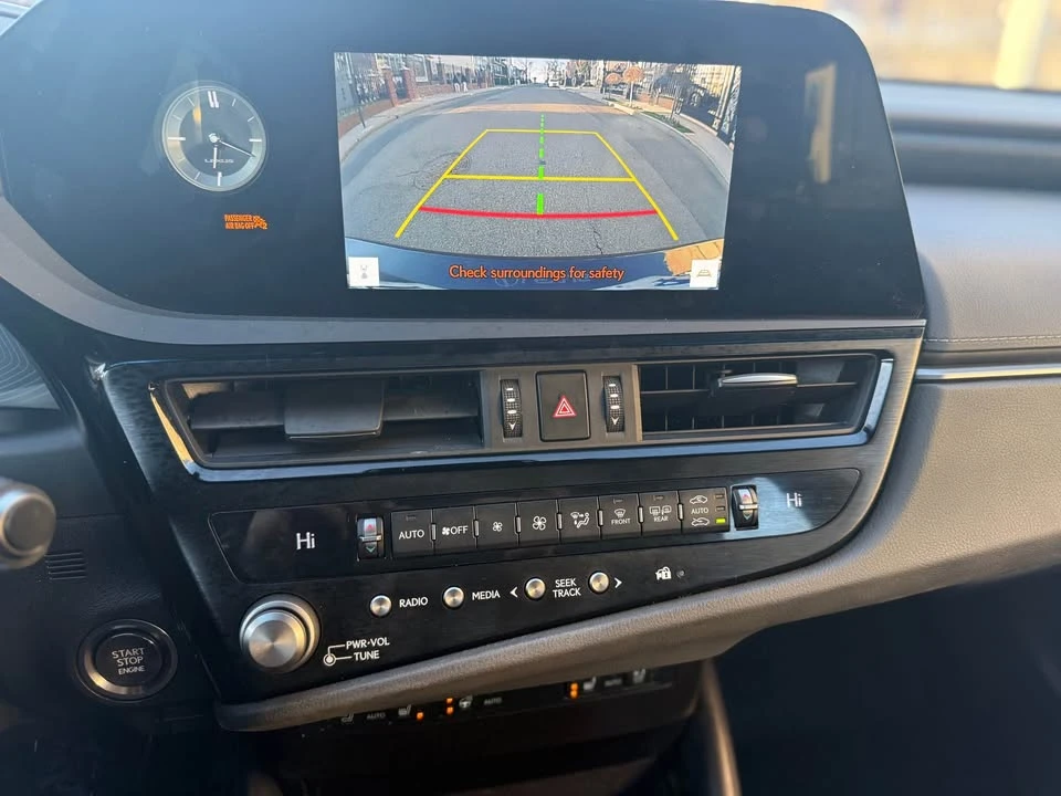2024 Lexus ES 7th Gen - Image 16 of 20