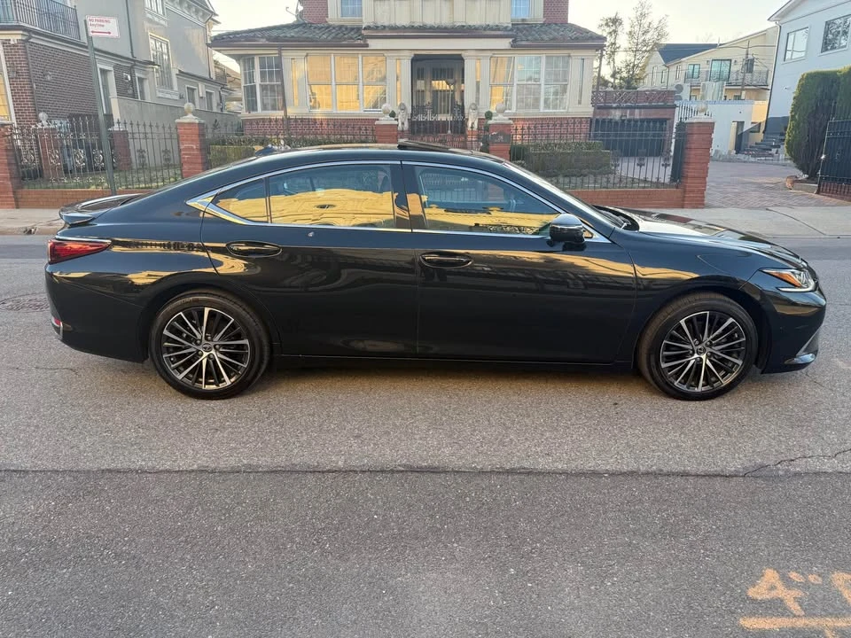 2024 Lexus ES 7th Gen - Image 5 of 20