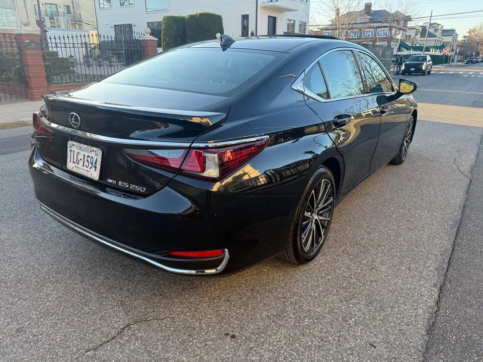 2024 Lexus ES 7th Gen - Image 7 of 20