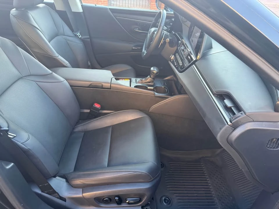 2024 Lexus ES 7th Gen - Image 12 of 20