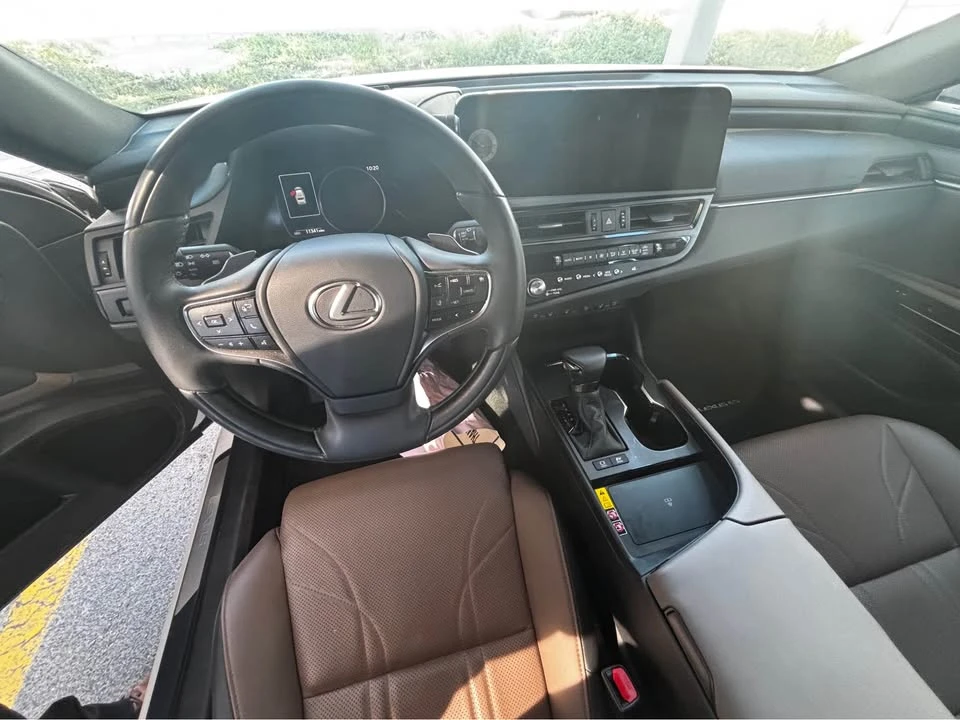 2024 Lexus ES 7th Gen - Image 5 of 6