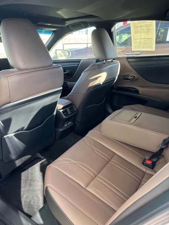 2024 Lexus ES 7th Gen - Image 3 of 4
