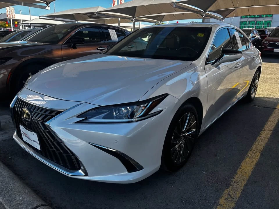 2024 Lexus ES 7th Gen - Image 2 of 6