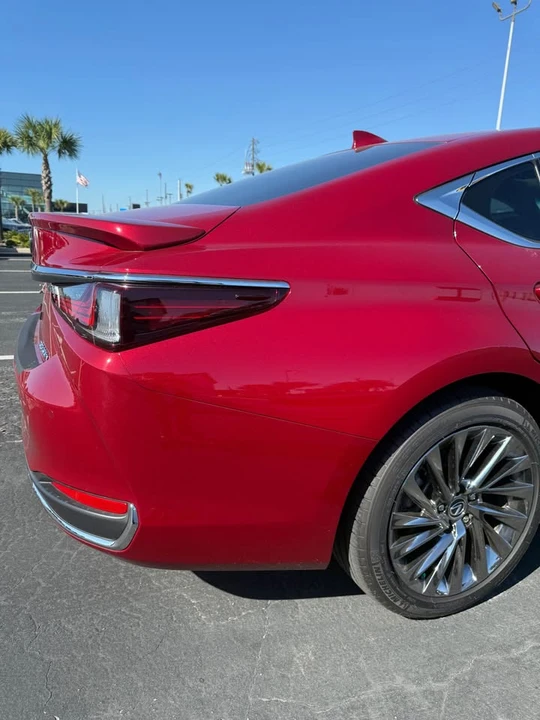 2024 Lexus ES 7th Gen - Image 2 of 12