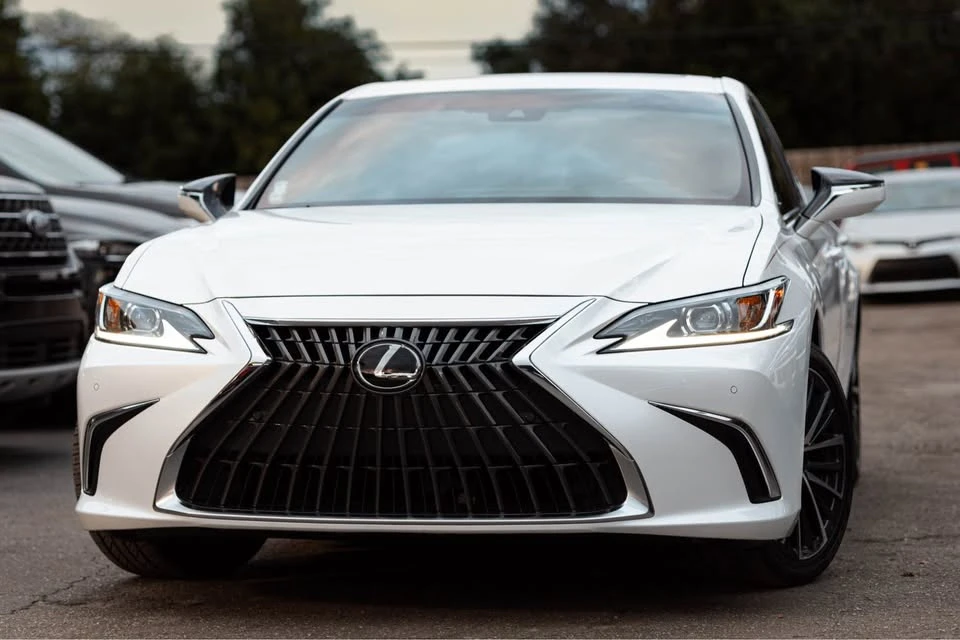 2024 Lexus ES 7th Gen - Image 2 of 11