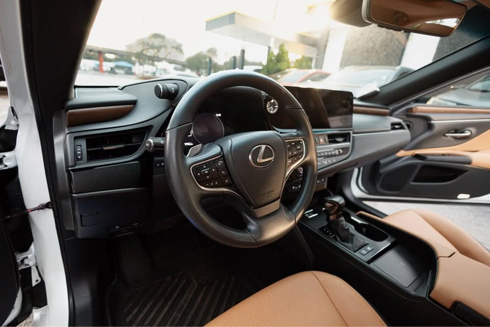 2024 Lexus ES 7th Gen - Image 6 of 11