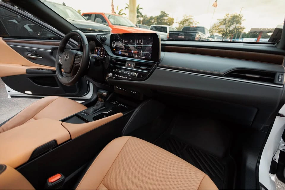 2024 Lexus ES 7th Gen - Image 11 of 11