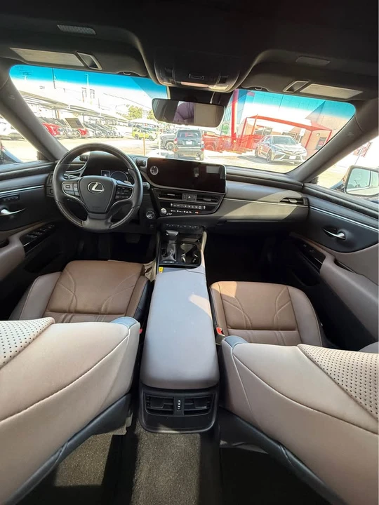 2024 Lexus ES 7th Gen - Image 10 of 16