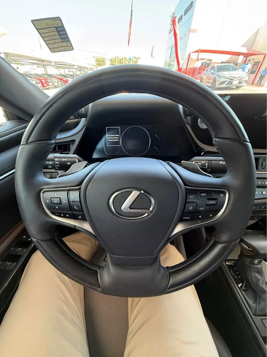 2024 Lexus ES 7th Gen - Image 15 of 16