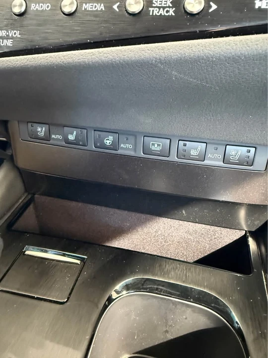 2024 Lexus ES 7th Gen - Image 16 of 16