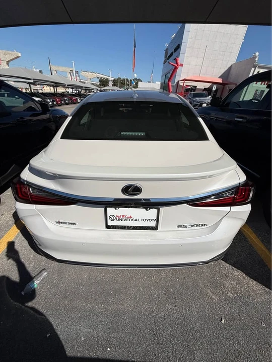2024 Lexus ES 7th Gen - Image 7 of 16