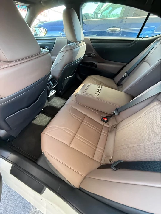 2024 Lexus ES 7th Gen - Image 9 of 16