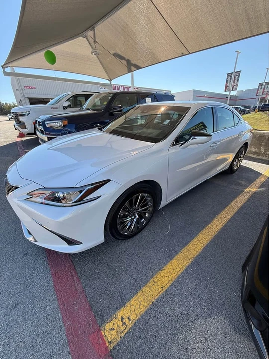 2024 Lexus ES 7th Gen - Image 2 of 16