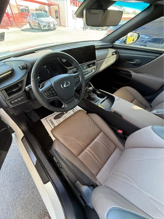 2024 Lexus ES 7th Gen - Image 8 of 16