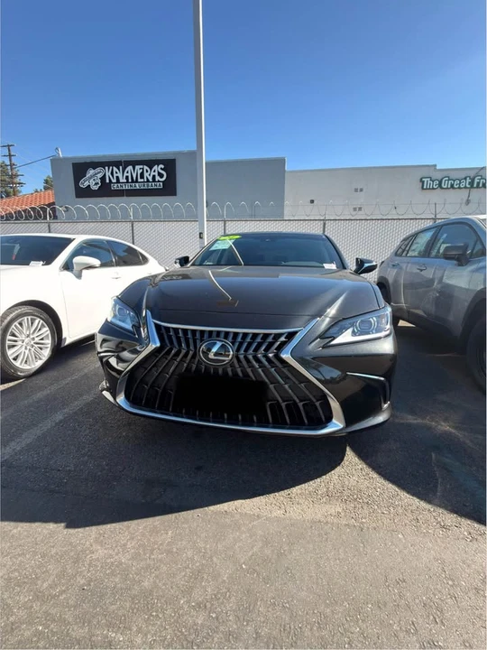 2024 Lexus ES 7th Gen - Image 2 of 4