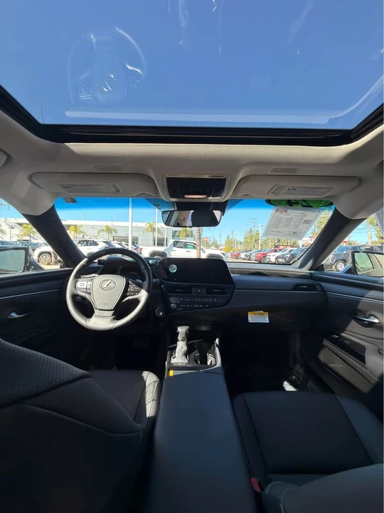 2024 Lexus ES 7th Gen - Image 3 of 4