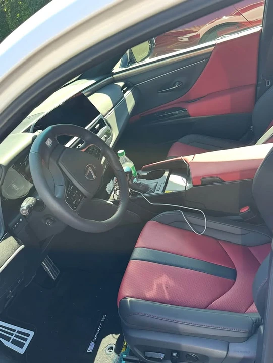 2024 Lexus ES 7th Gen - Image 2 of 5