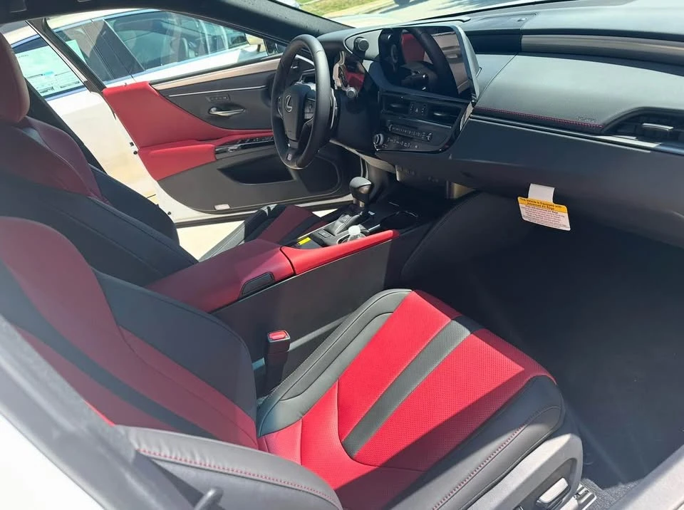 2024 Lexus ES 7th Gen - Image 4 of 5