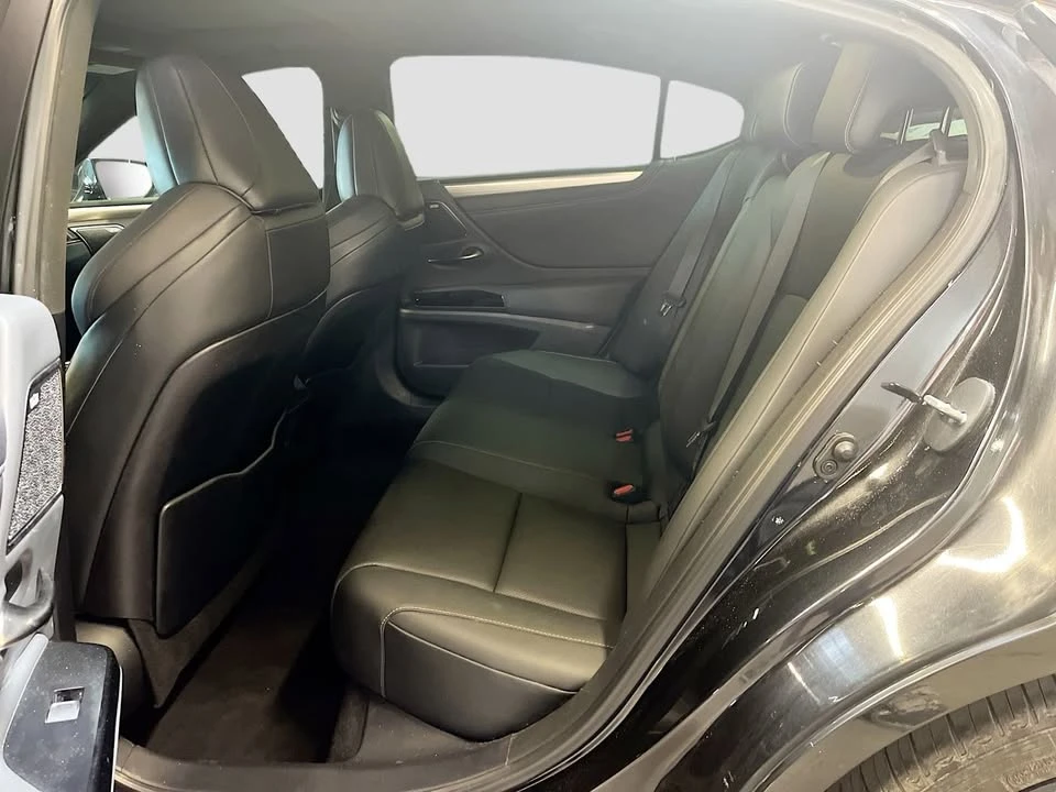 2024 Lexus ES 7th Gen - Image 11 of 12