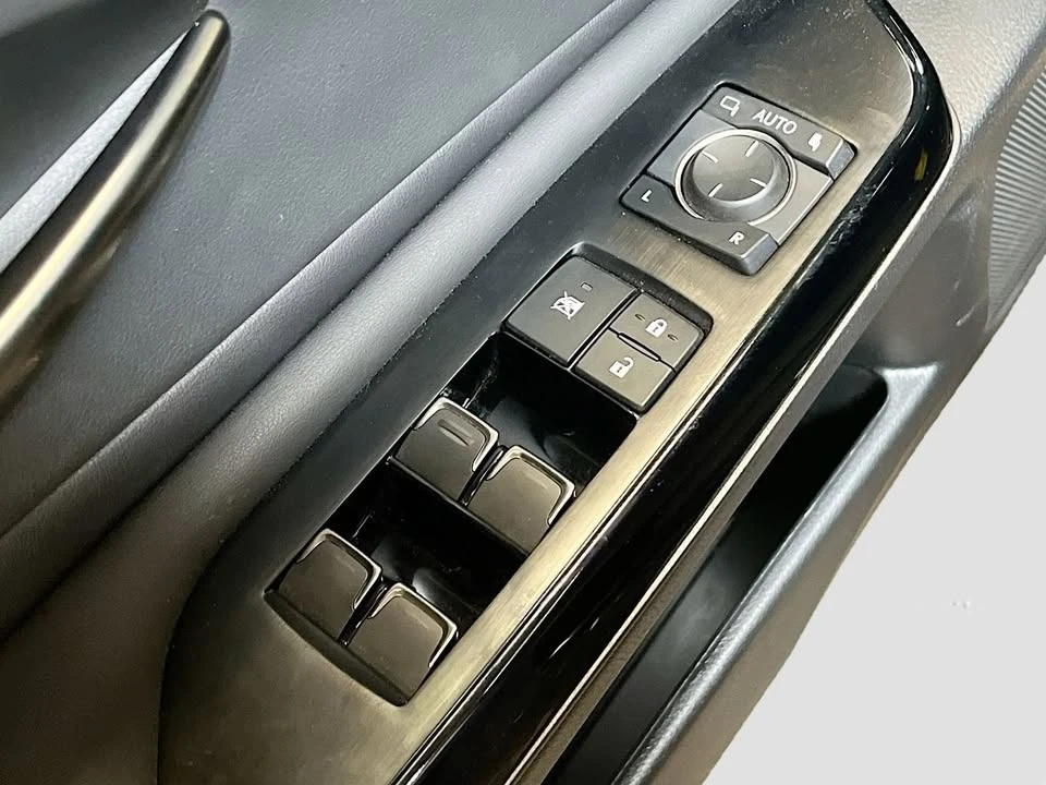 2024 Lexus ES 7th Gen - Image 18 of 20