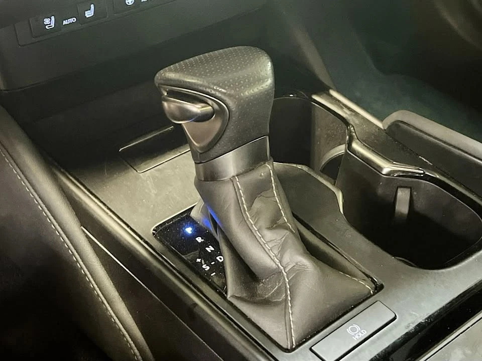2024 Lexus ES 7th Gen - Image 17 of 20