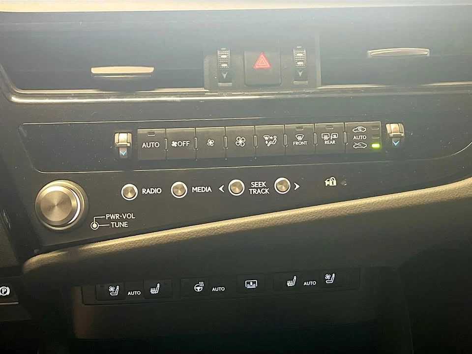 2024 Lexus ES 7th Gen - Image 16 of 20