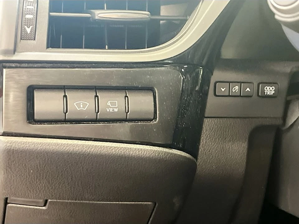 2024 Lexus ES 7th Gen - Image 10 of 20