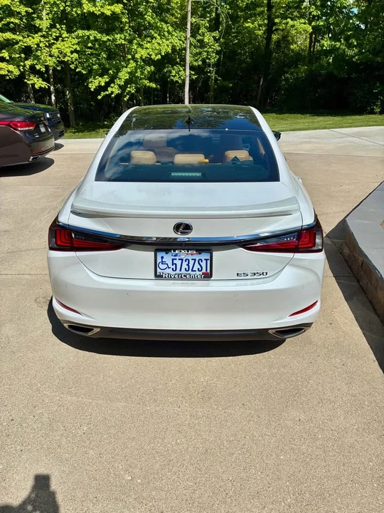 2024 Lexus ES 7th Gen - Image 4 of 10