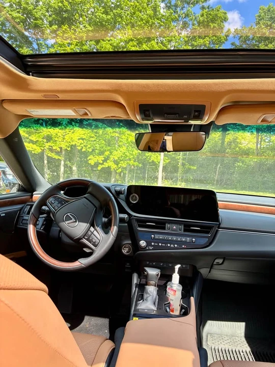 2024 Lexus ES 7th Gen - Image 5 of 10