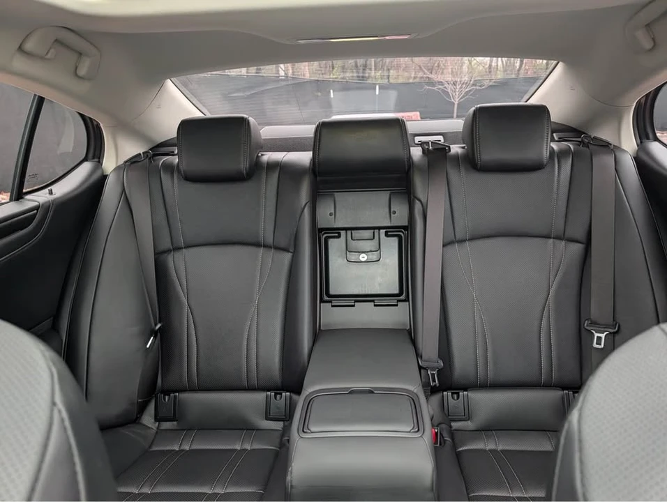 2024 Lexus ES 7th Gen - Image 15 of 20