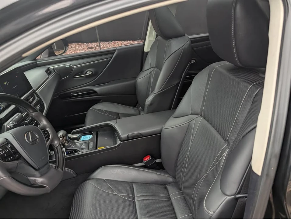 2024 Lexus ES 7th Gen - Image 13 of 20