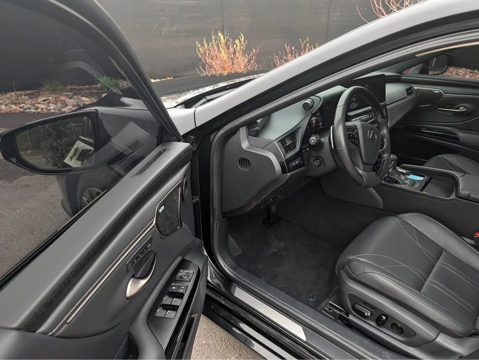 2024 Lexus ES 7th Gen - Image 12 of 20