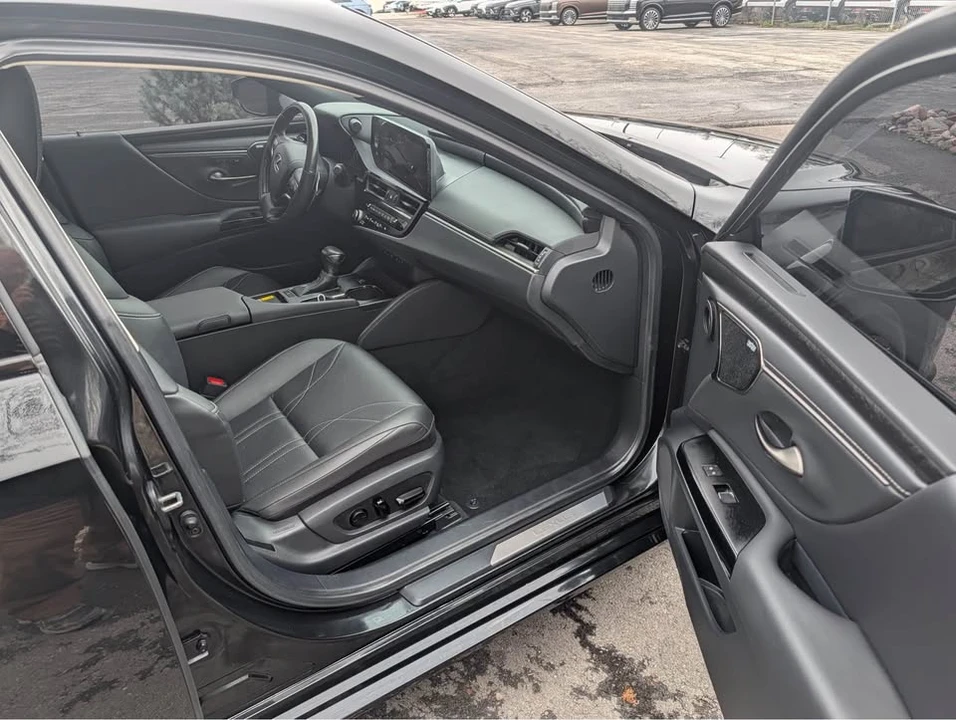 2024 Lexus ES 7th Gen - Image 8 of 20