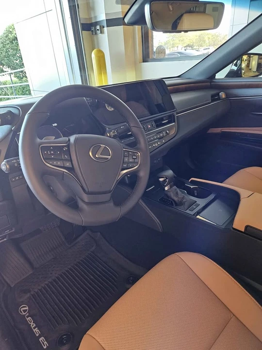 2024 Lexus ES 7th Gen - Image 6 of 8
