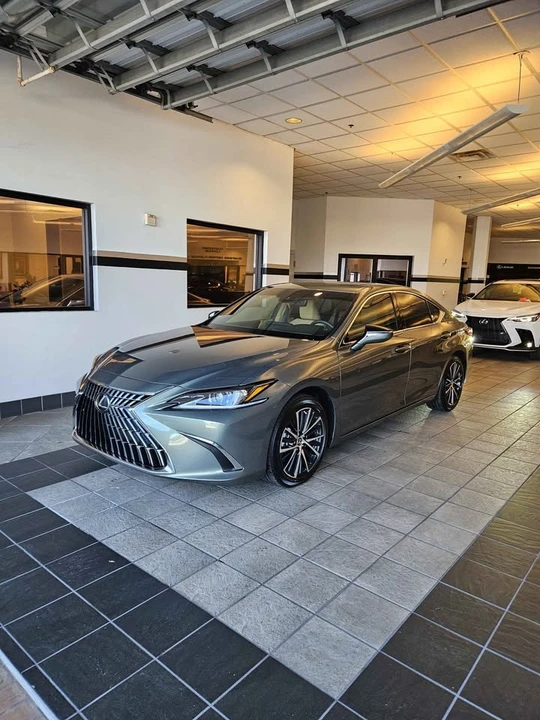2024 Lexus ES 7th Gen - Image 7 of 8