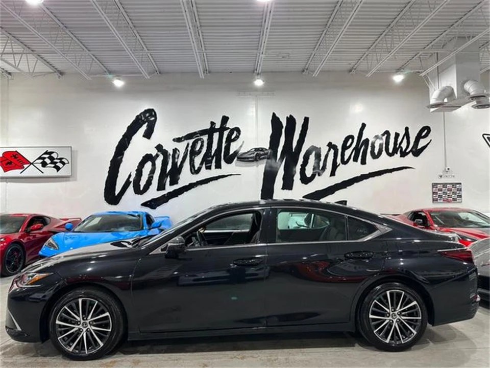2024 Lexus ES 7th Gen - Image 2 of 30