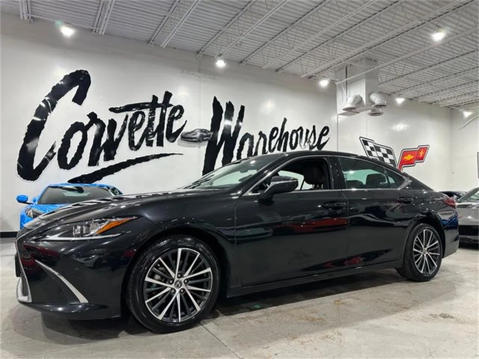 2024 Lexus ES 7th Gen - Image 18 of 30
