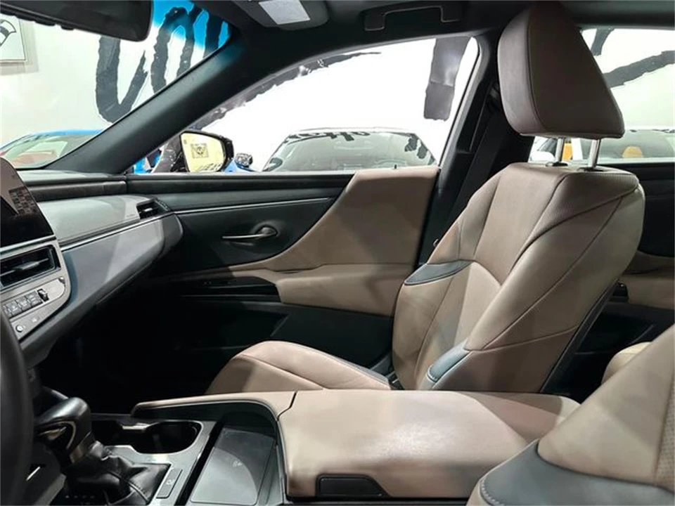 2024 Lexus ES 7th Gen - Image 13 of 30