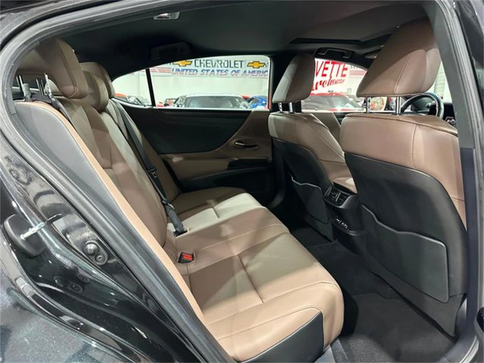 2024 Lexus ES 7th Gen - Image 16 of 30
