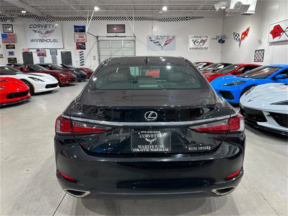 2024 Lexus ES 7th Gen - Image 19 of 30
